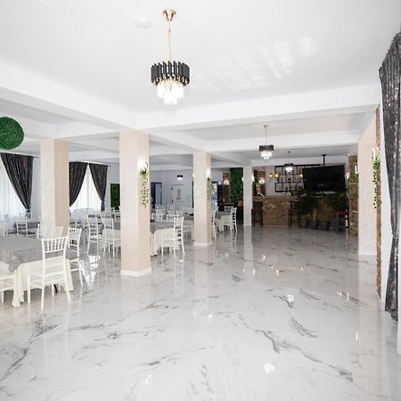 Rem Garden Hotel Novaci-Străini Eksteriør billede