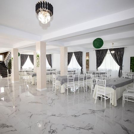 Rem Garden Hotel Novaci-Străini Eksteriør billede