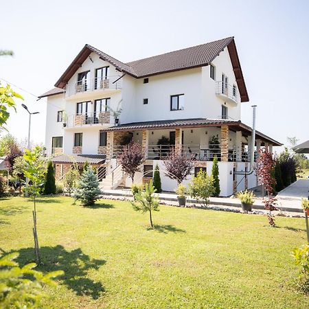 Rem Garden Hotel Novaci-Străini Eksteriør billede