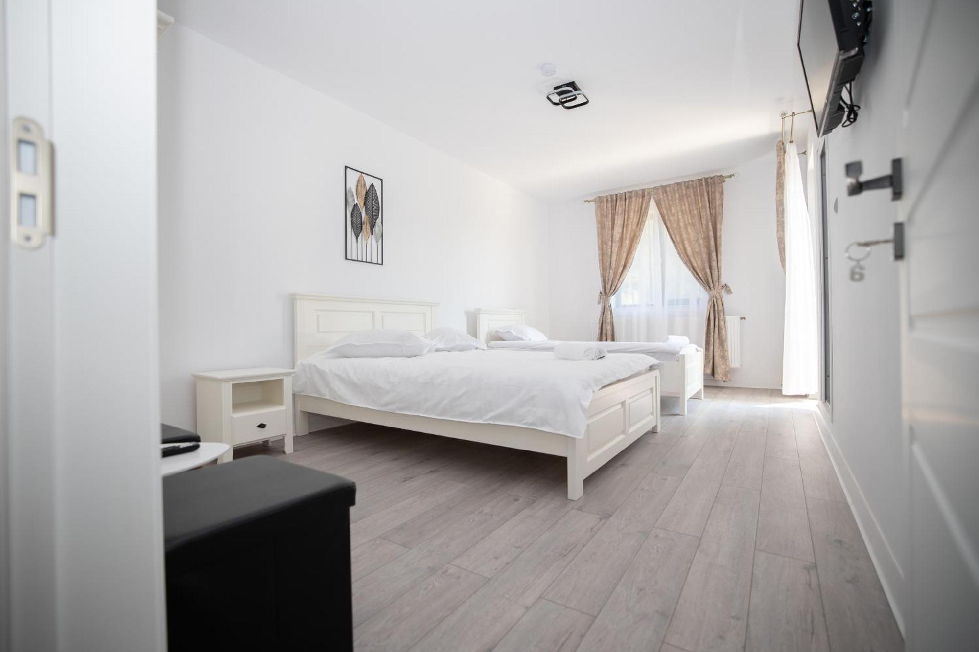 Rem Garden Hotel Novaci-Străini Eksteriør billede