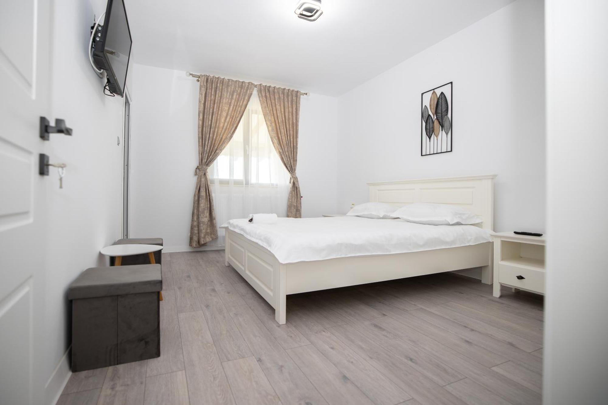 Rem Garden Hotel Novaci-Străini Eksteriør billede