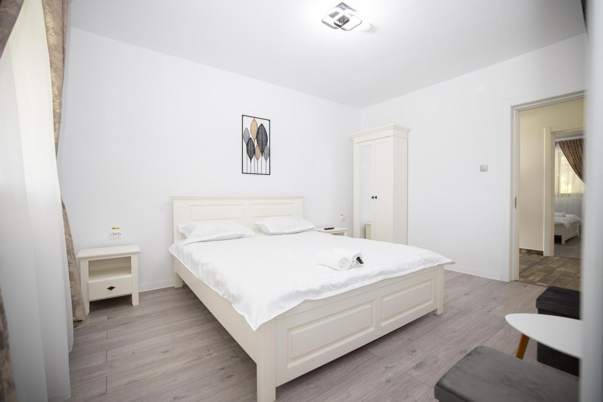Rem Garden Hotel Novaci-Străini Eksteriør billede